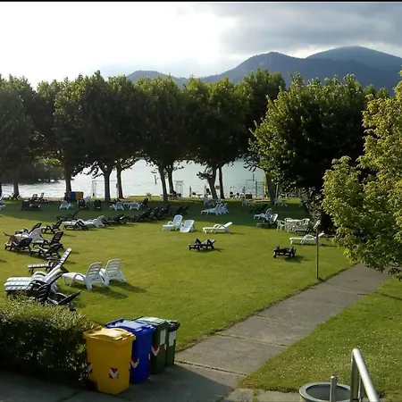 Σπίτι διακοπών Serene Lakefront Retreat With Private Patio And Pool *